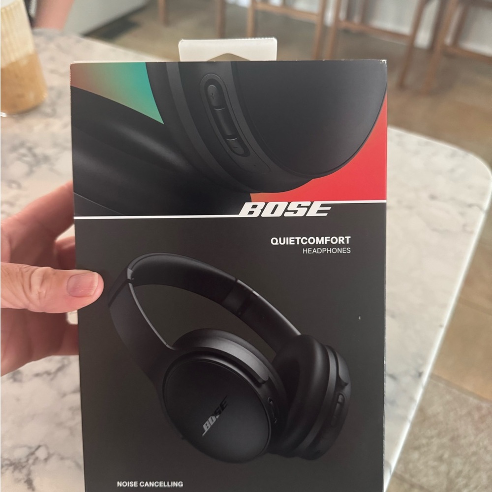 Bose QuietComfort Headphones - Black and Red Packaging